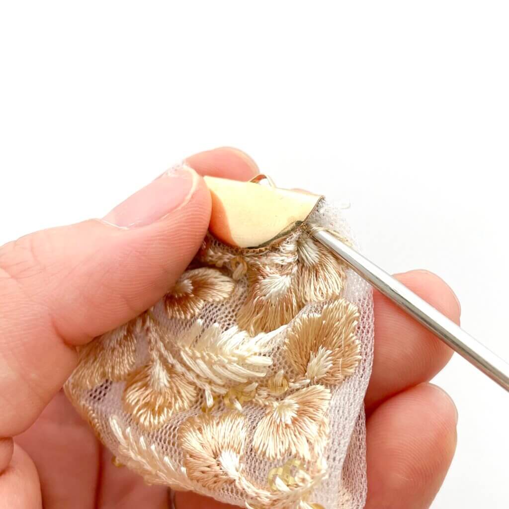レシピ】インド刺繍リボンのピアスの作り方 - from UTOPIA
